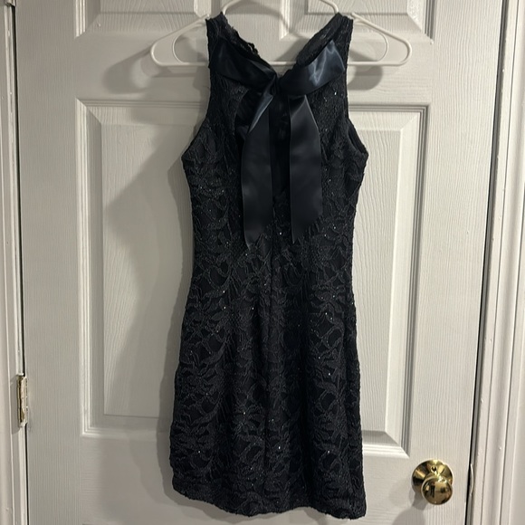 Gray sparkly dress with bow back - Picture 2 of 4